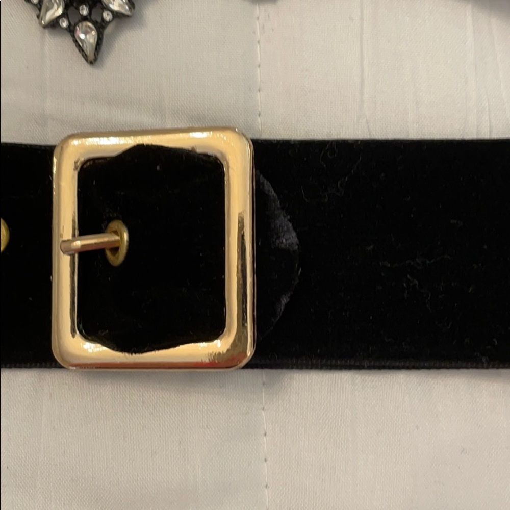 4 Chokers - Picture 4 of 4